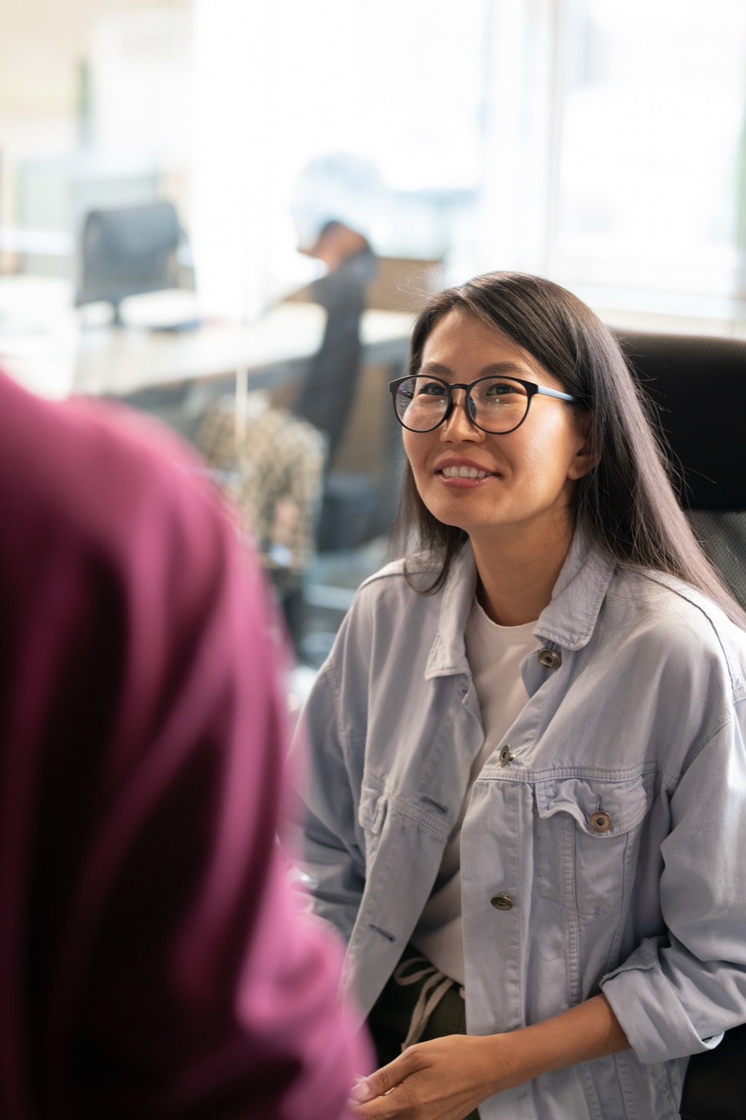 A manager listening closely to someone in a one-to-one